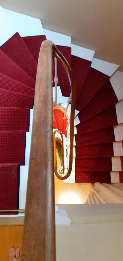 La Chouette Maison - Chambres D'Hotes Et Gite En Ville 勒米尔蒙 外观 照片